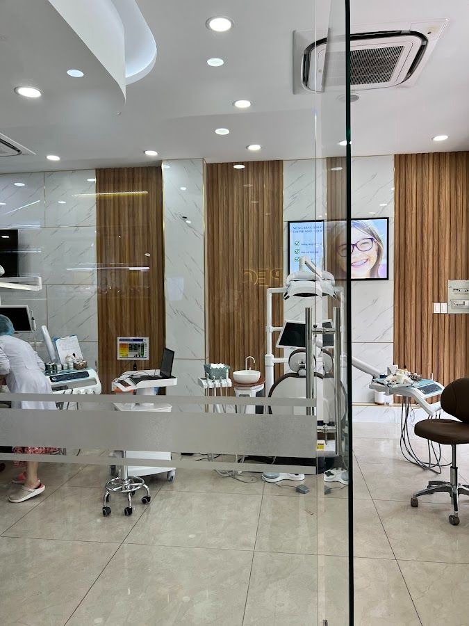 Không gian phòng khám thực tế Nha khoa Bách Khoa Smile tại 16 Lạc Long Quân